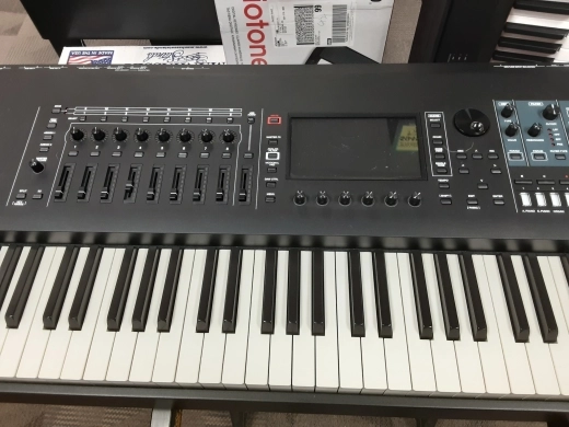 Roland - FANTOM-8 2
